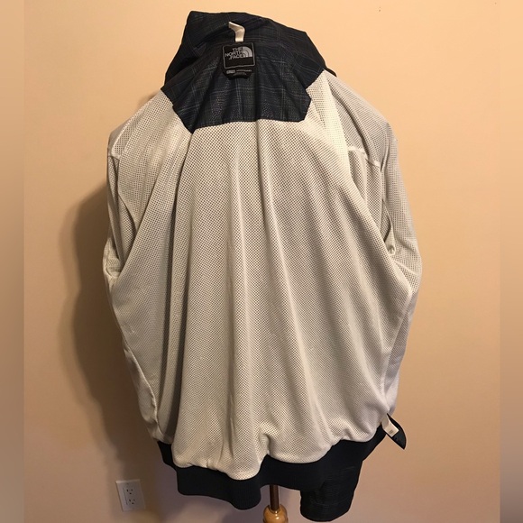 The North Face Men’s Hooded Jacket - Picture 5 of 9